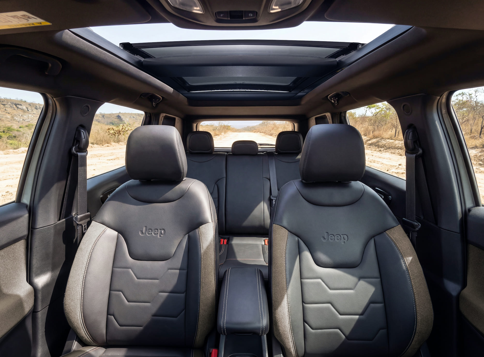 Cambios en interior nueva Jeep Renegade 2026